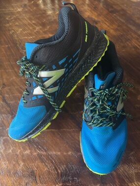New Balance Men’s Blue, Black & Lime Trail Sneakers